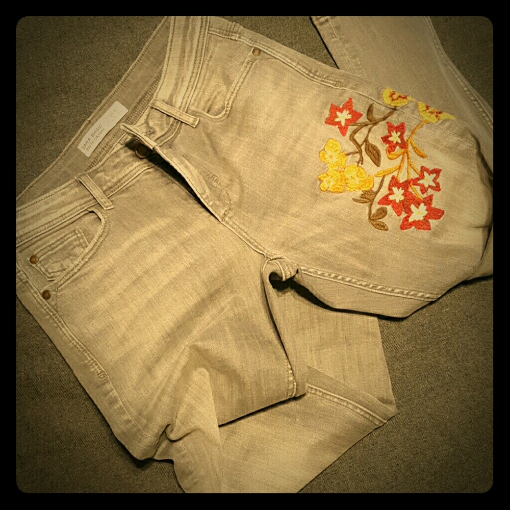 Zara NWOT cropped embroidered jeans womens size 4